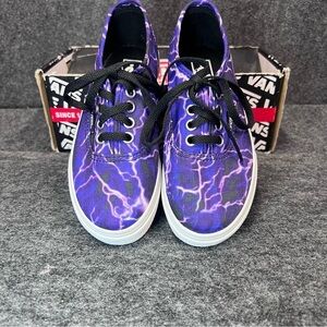 Vans Lo Pro Digi Lightening Low Top Sneaker, Purple Lightening, Kids Size 10.5